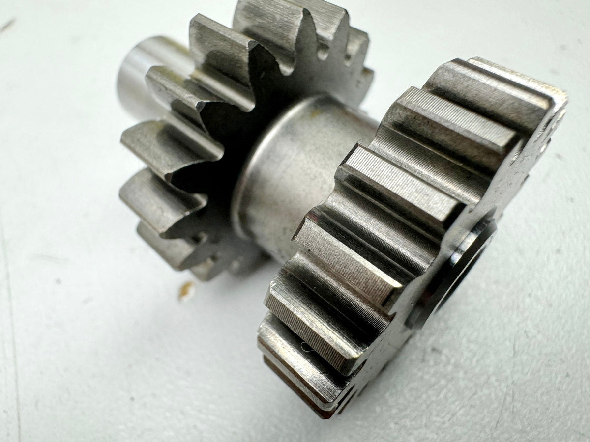 TRIUMPH SPEED TRIPLE 1050 R ABS NN01 Starter Idler Gear for Engine