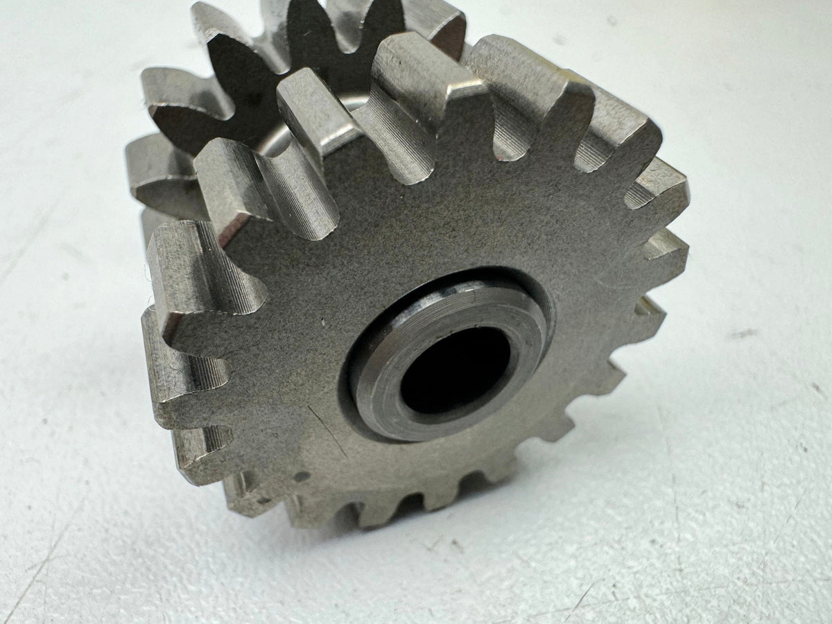 TRIUMPH SPEED TRIPLE 1050 R ABS NN01 Starter Idler Gear for Engine
