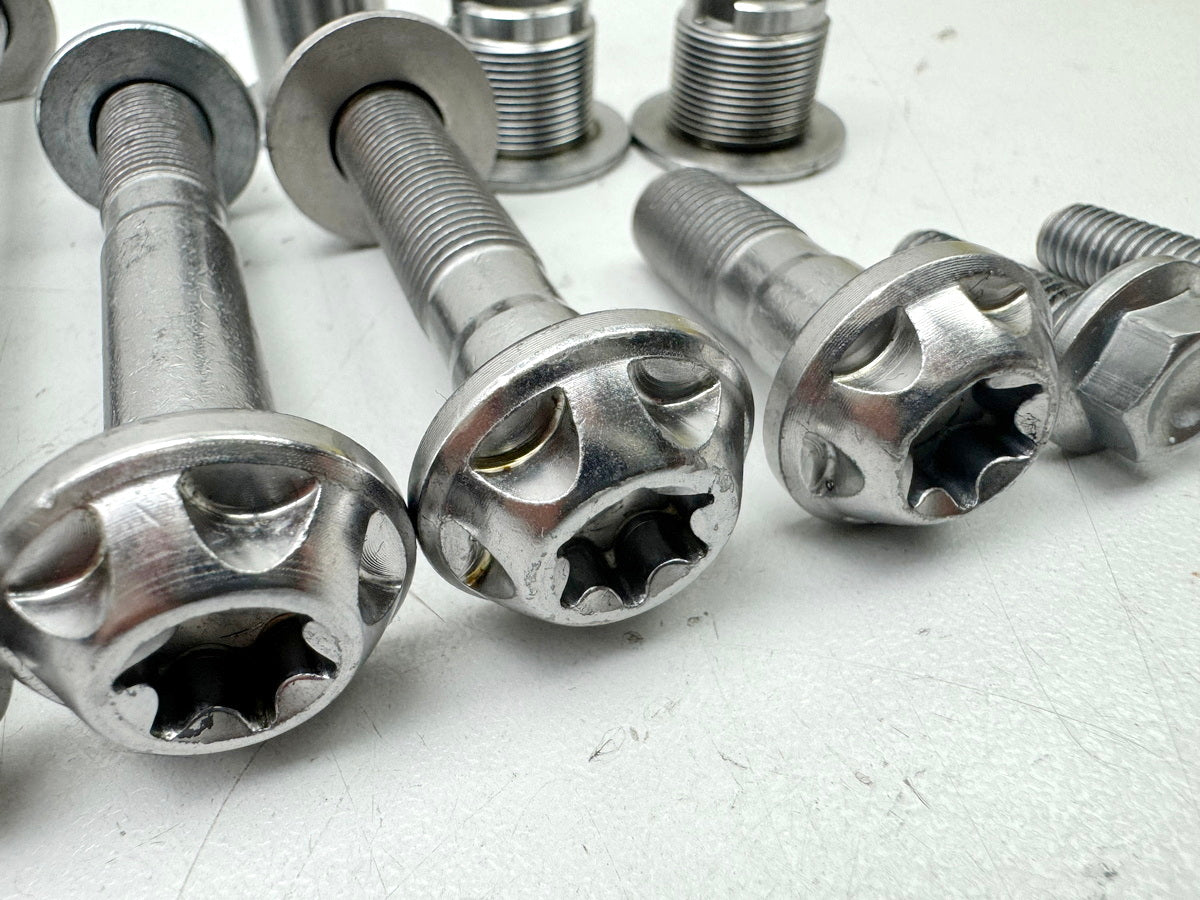 TRIUMPH SPEED TRIPLE 1050 R ABS NN01 Bracket Engine Screws Adjuster Nut