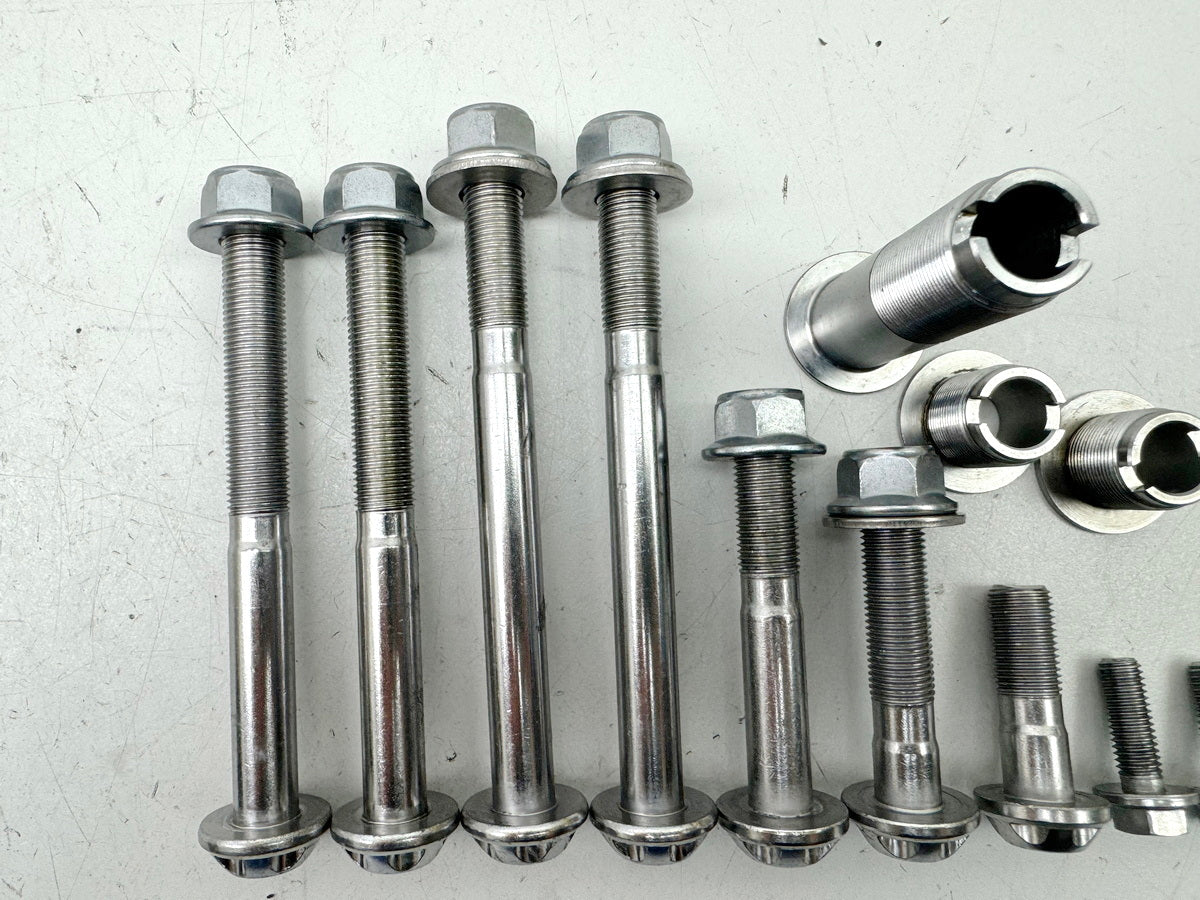 TRIUMPH SPEED TRIPLE 1050 R ABS NN01 Bracket Engine Screws Adjuster Nut