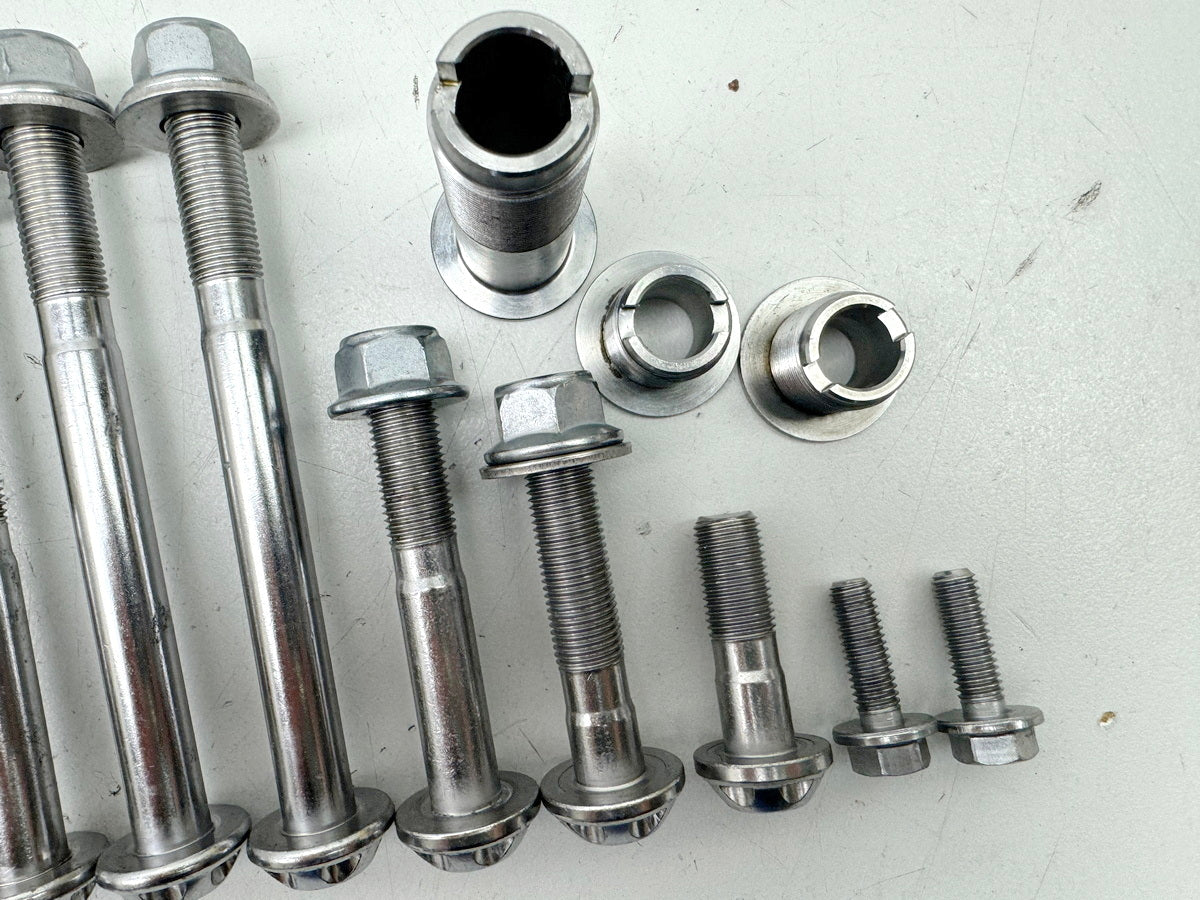 TRIUMPH SPEED TRIPLE 1050 R ABS NN01 Bracket Engine Screws Adjuster Nut