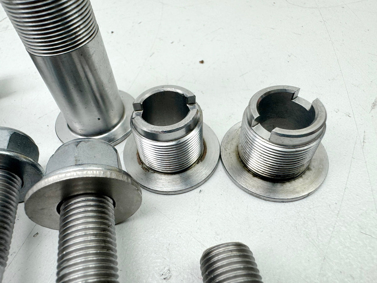 TRIUMPH SPEED TRIPLE 1050 R ABS NN01 Bracket Engine Screws Adjuster Nut