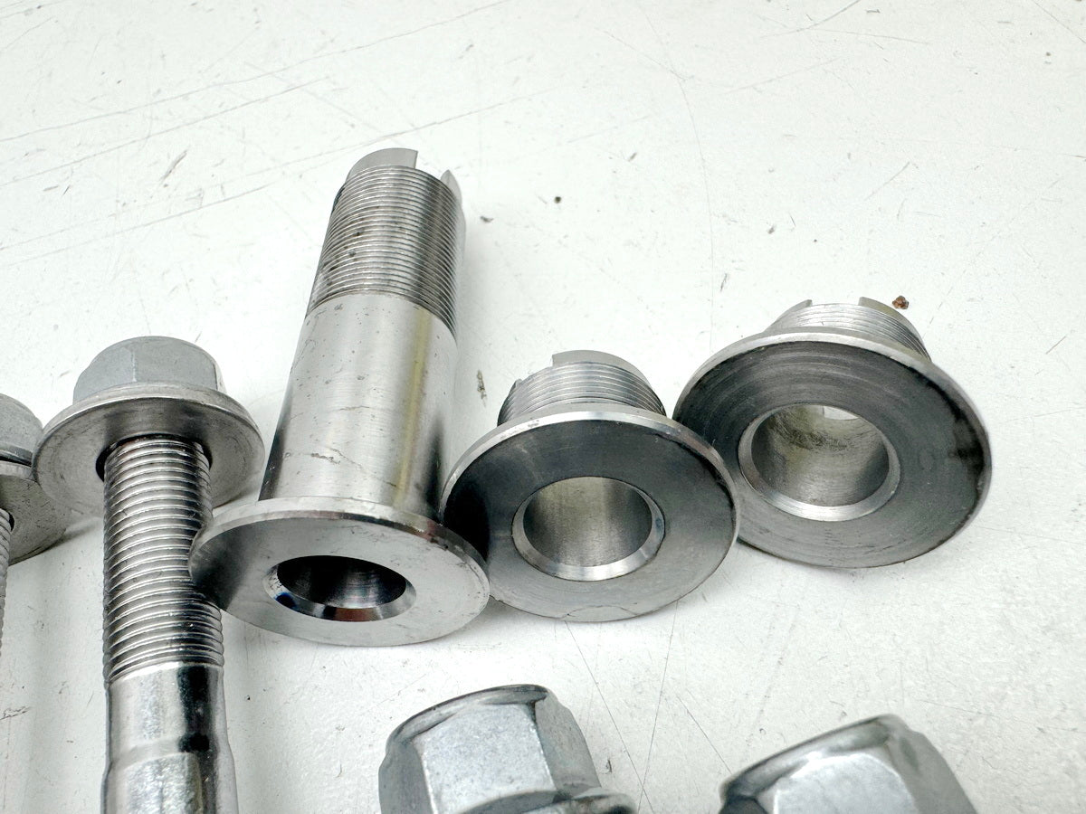 TRIUMPH SPEED TRIPLE 1050 R ABS NN01 Bracket Engine Screws Adjuster Nut