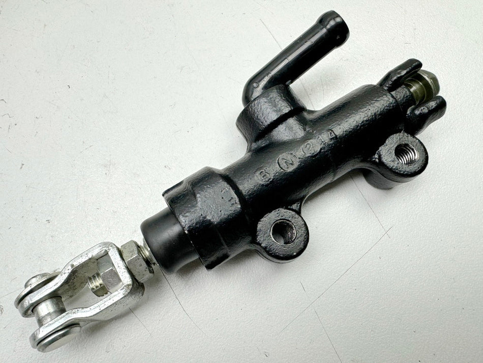 KAWASAKI VN 900 B 11A CLASSIC Bremszylinder hinten Fußbremszylinder Bremspumpe