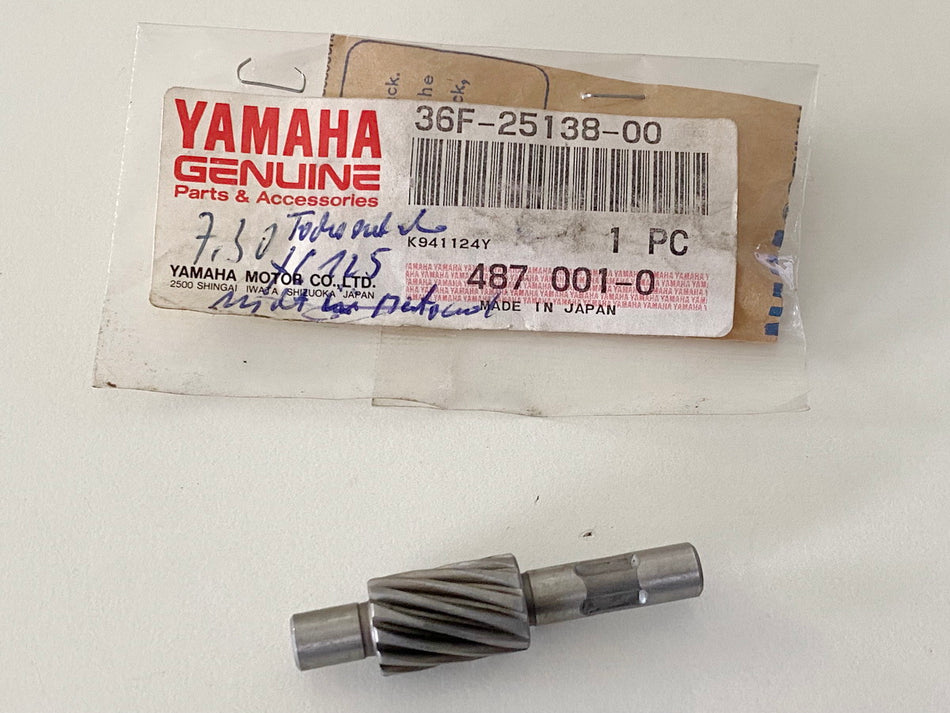YAMAHA XC125 Beluga Cygnus original Gear Instrument Driver Speedometer Shaft NEW