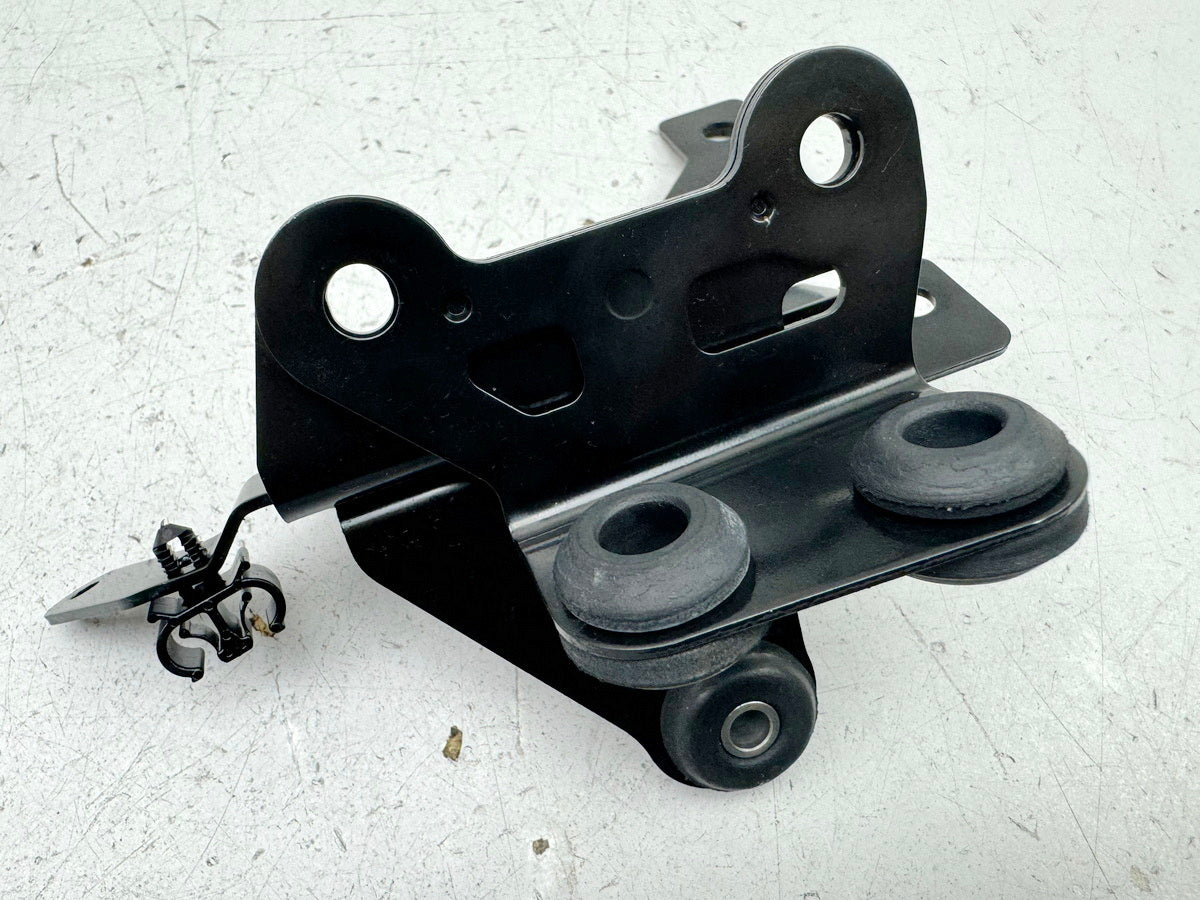 TRIUMPH SPEED TRIPLE 1050 R ABS NN01 Halterung ABS Pumpe Träger Halteplatte