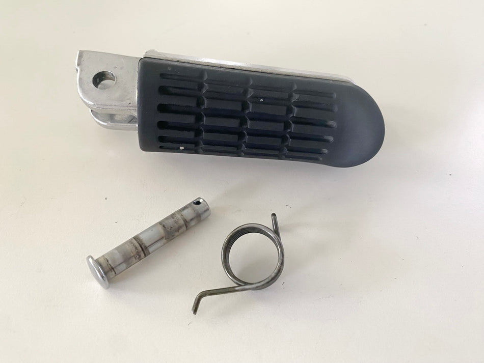 HONDA NTV 650 RC33 REVERE Reposapiés derecho delantero del conductor
