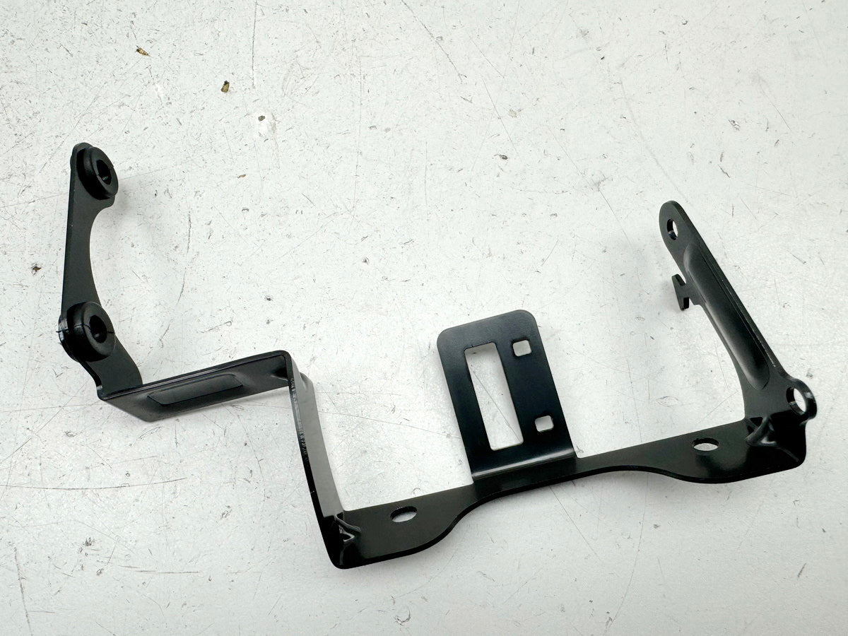 TRIUMPH SPEED TRIPLE 1050 R ABS NN01 Halterung Aktivkohlefilter Canister Träger
