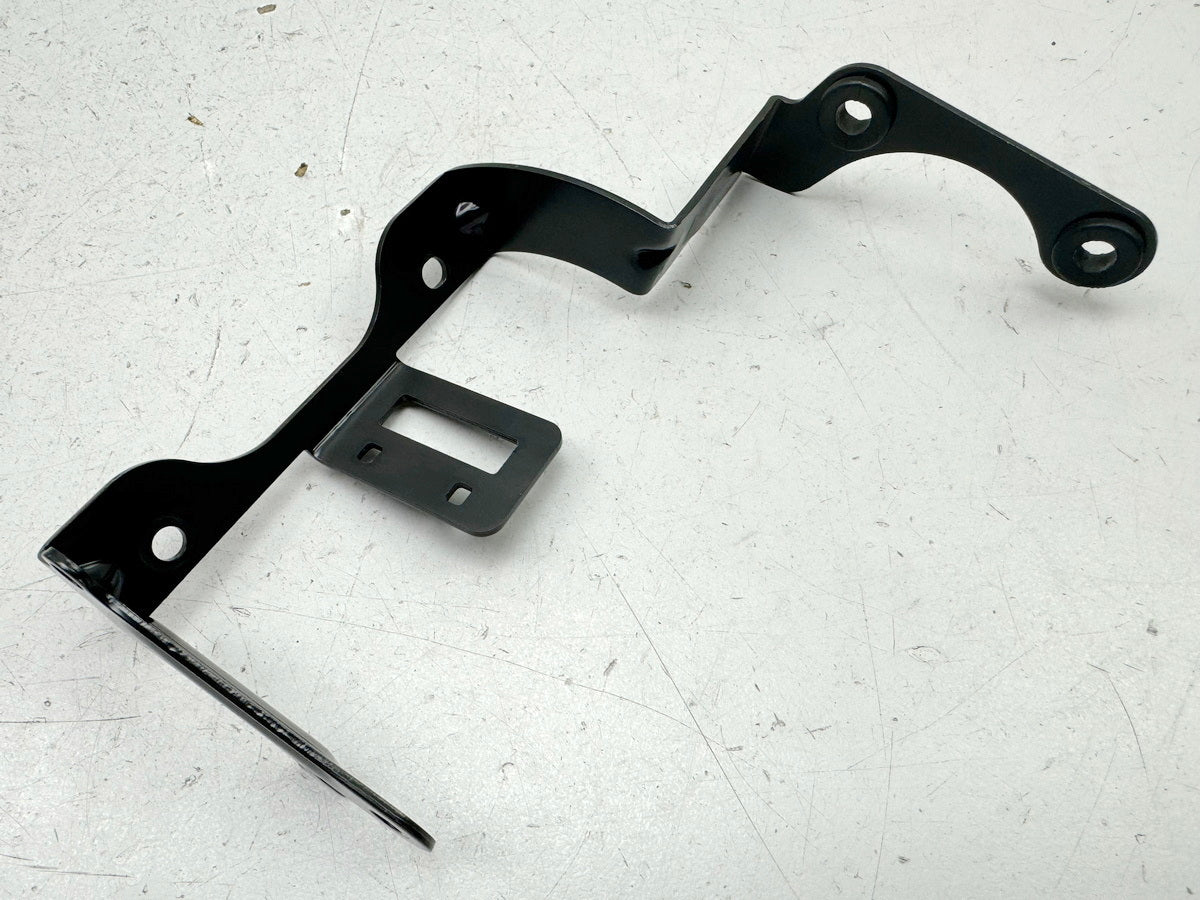 TRIUMPH SPEED TRIPLE 1050 R ABS NN01 Halterung Aktivkohlefilter Canister Träger