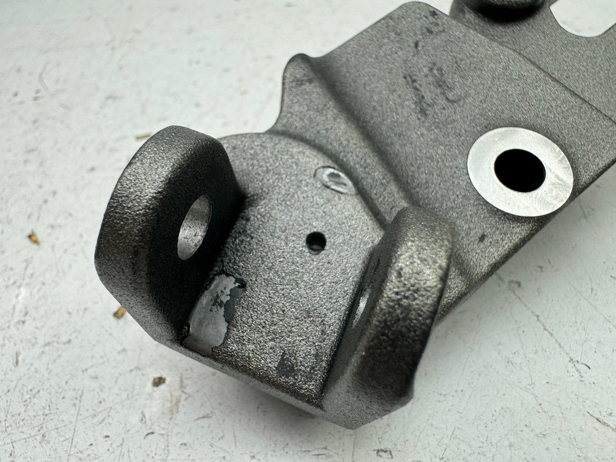 TRIUMPH SPEED TRIPLE 1050R ABS NN01 Footpeg Holder Rider right footpeg plate