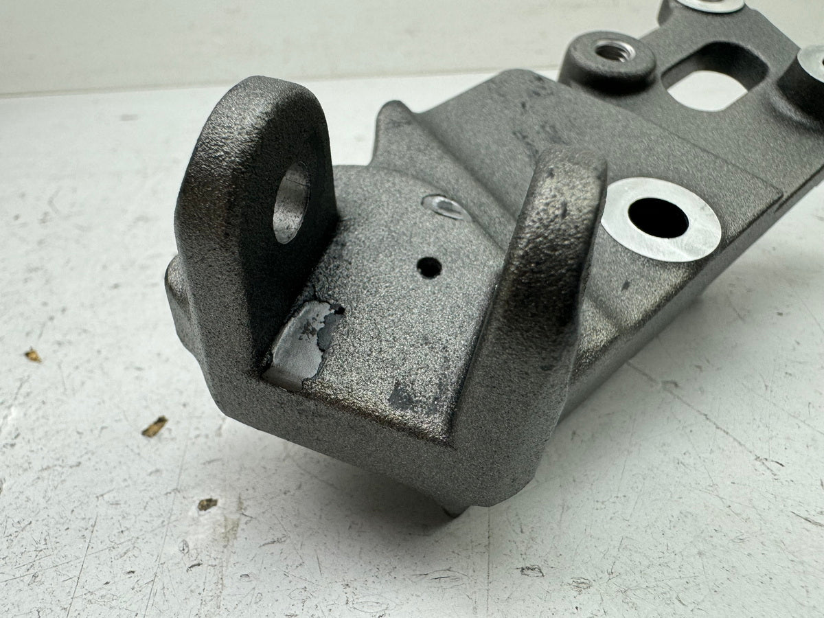 TRIUMPH SPEED TRIPLE 1050R ABS NN01 Footpeg Holder Rider right footpeg plate