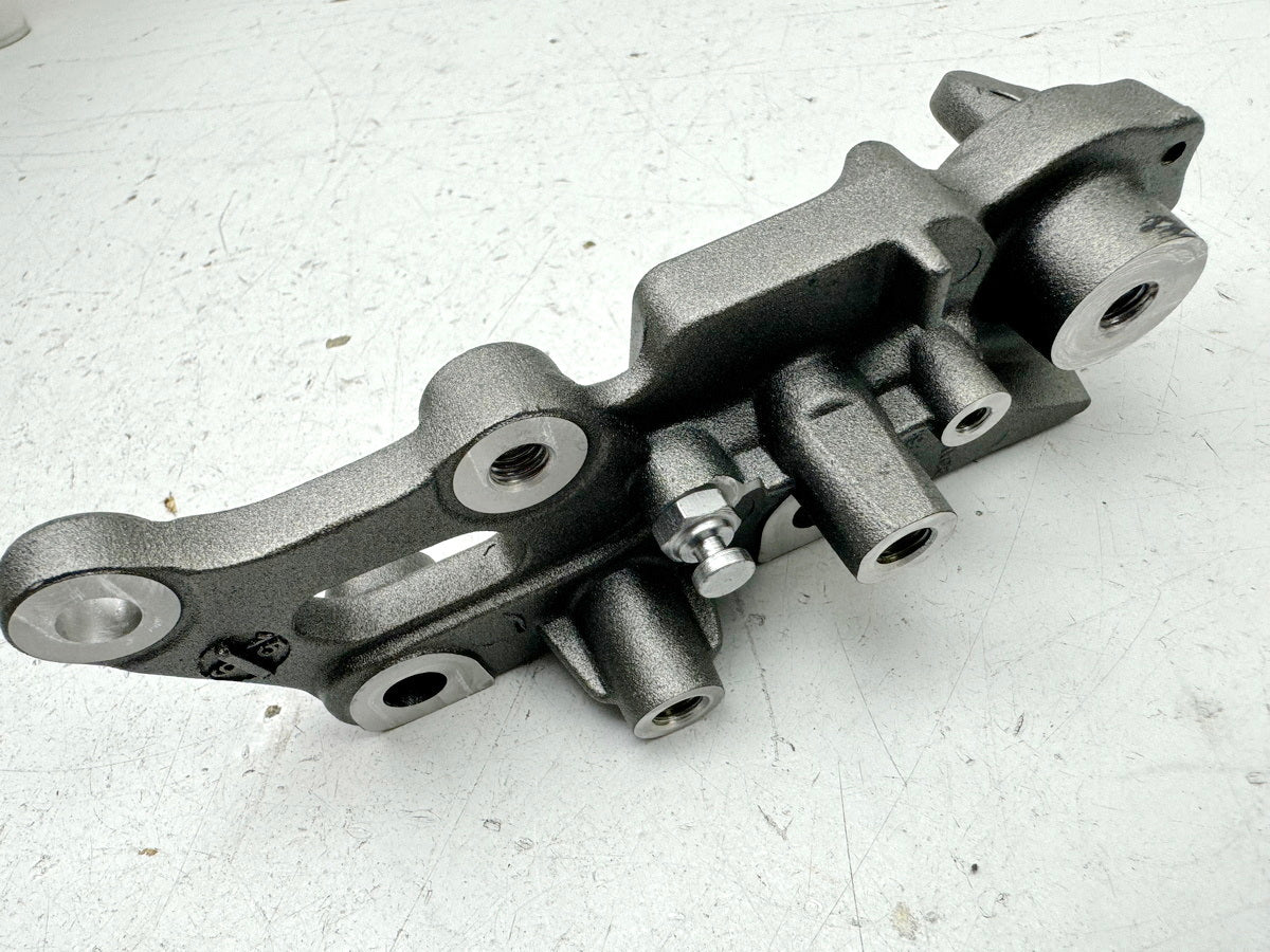 TRIUMPH SPEED TRIPLE 1050R ABS NN01 Footpeg Holder Rider right footpeg plate