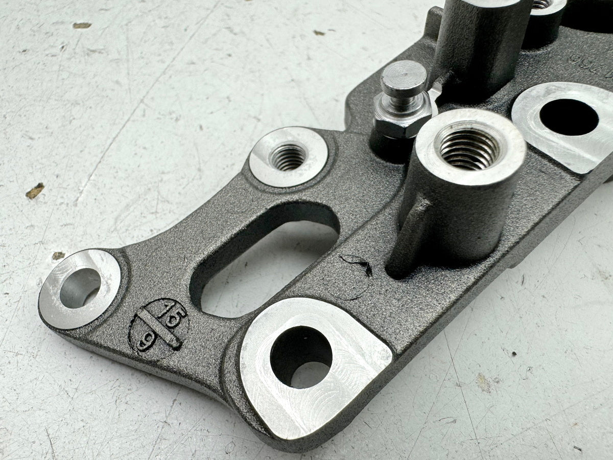 TRIUMPH SPEED TRIPLE 1050R ABS NN01 Footpeg Holder Rider right footpeg plate