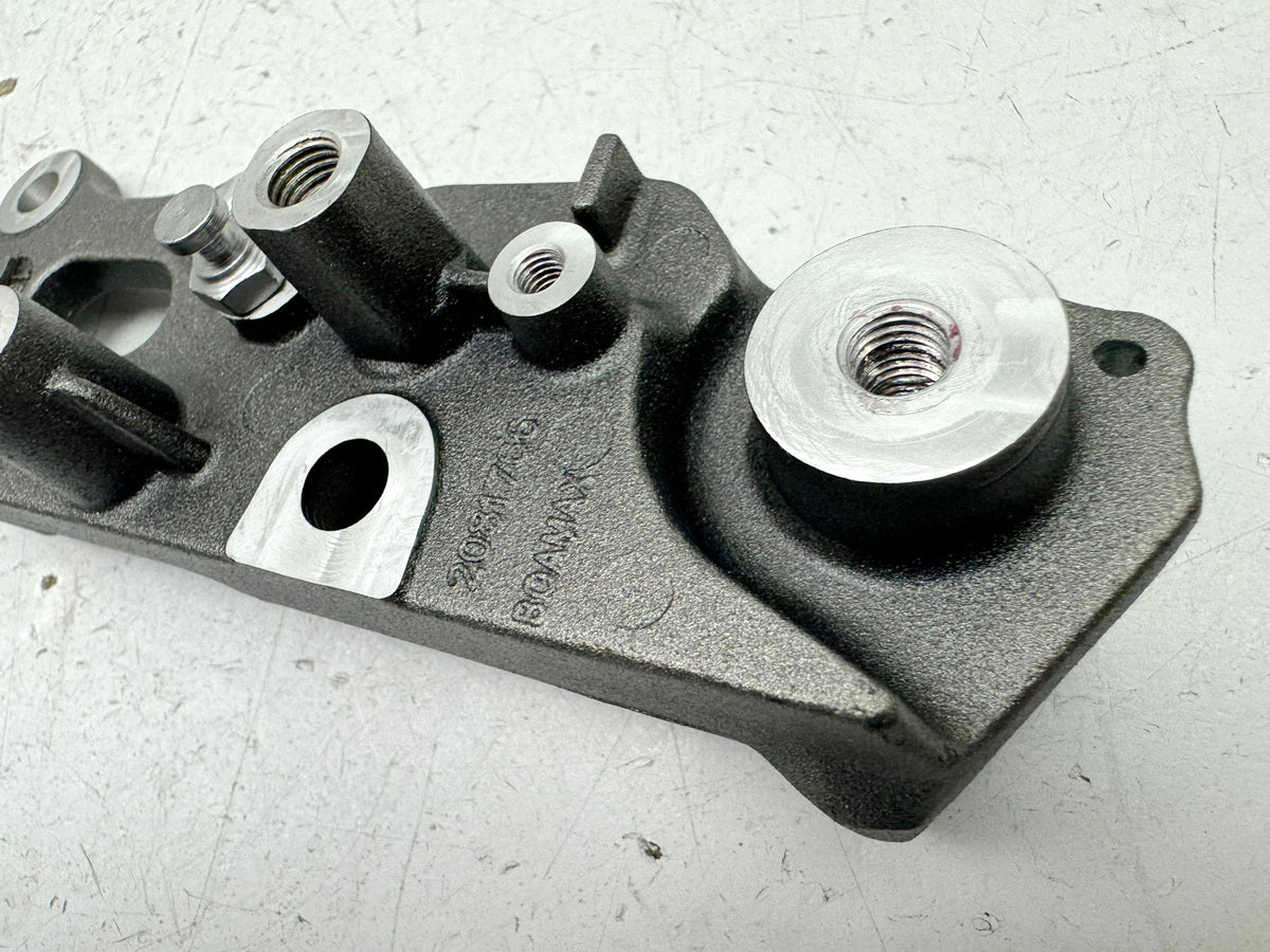 TRIUMPH SPEED TRIPLE 1050R ABS NN01 Footpeg Holder Rider right footpeg plate