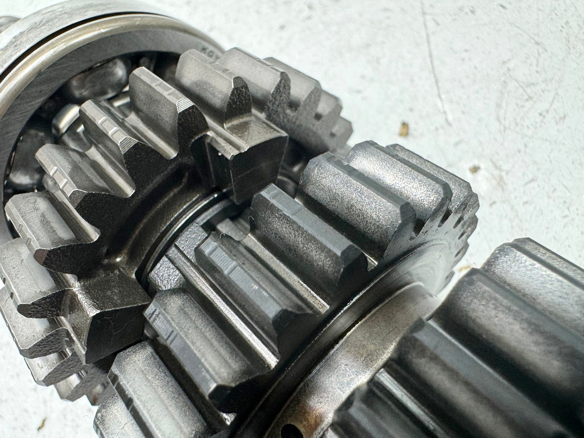 TRIUMPH SPEED TRIPLE 1050 R ABS NN01 Getriebe Zahnräder Getriebewelle Klauen