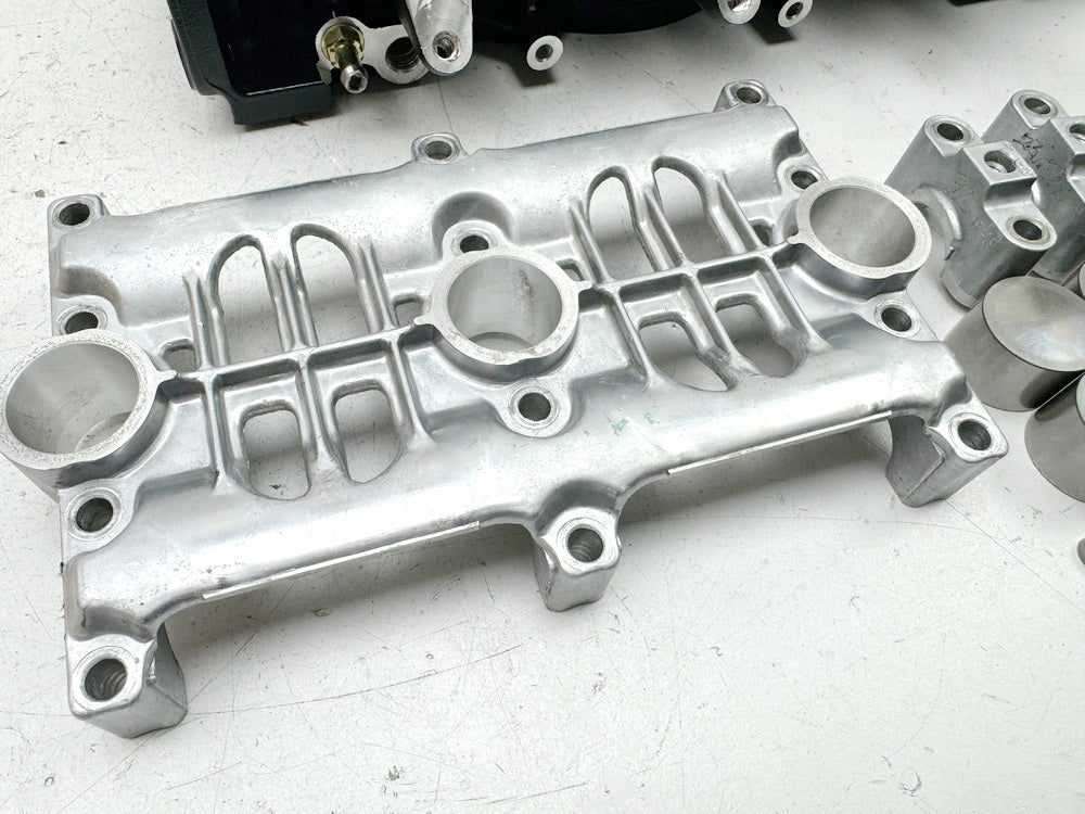 TRIUMPH SPEED TRIPLE 1050 R ABS NN01 Cylinder Head Bearing Block Valves for Engine
