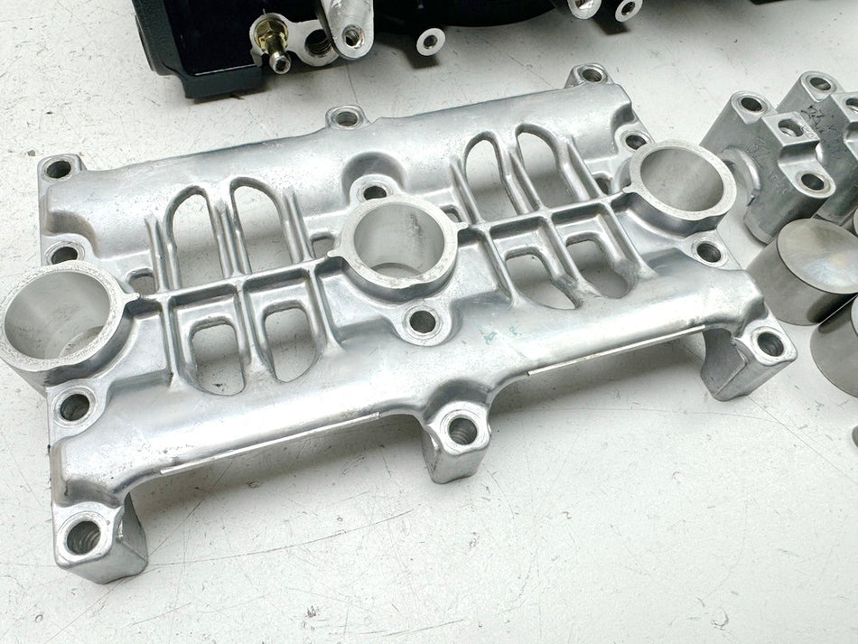 TRIUMPH SPEED TRIPLE 1050 R ABS NN01 Zylinderkopf Lagerbock Ventile für Motor