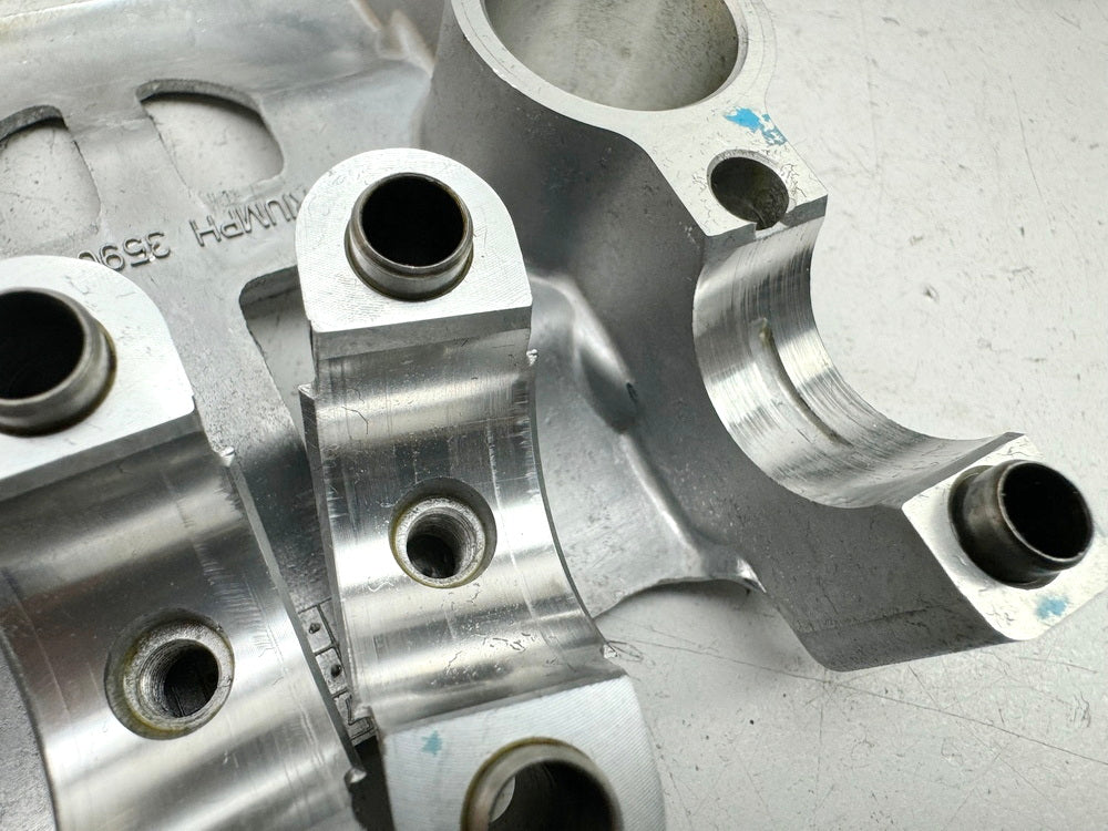 TRIUMPH SPEED TRIPLE 1050 R ABS NN01 Cylinder Head Bearing Block Valves for Engine