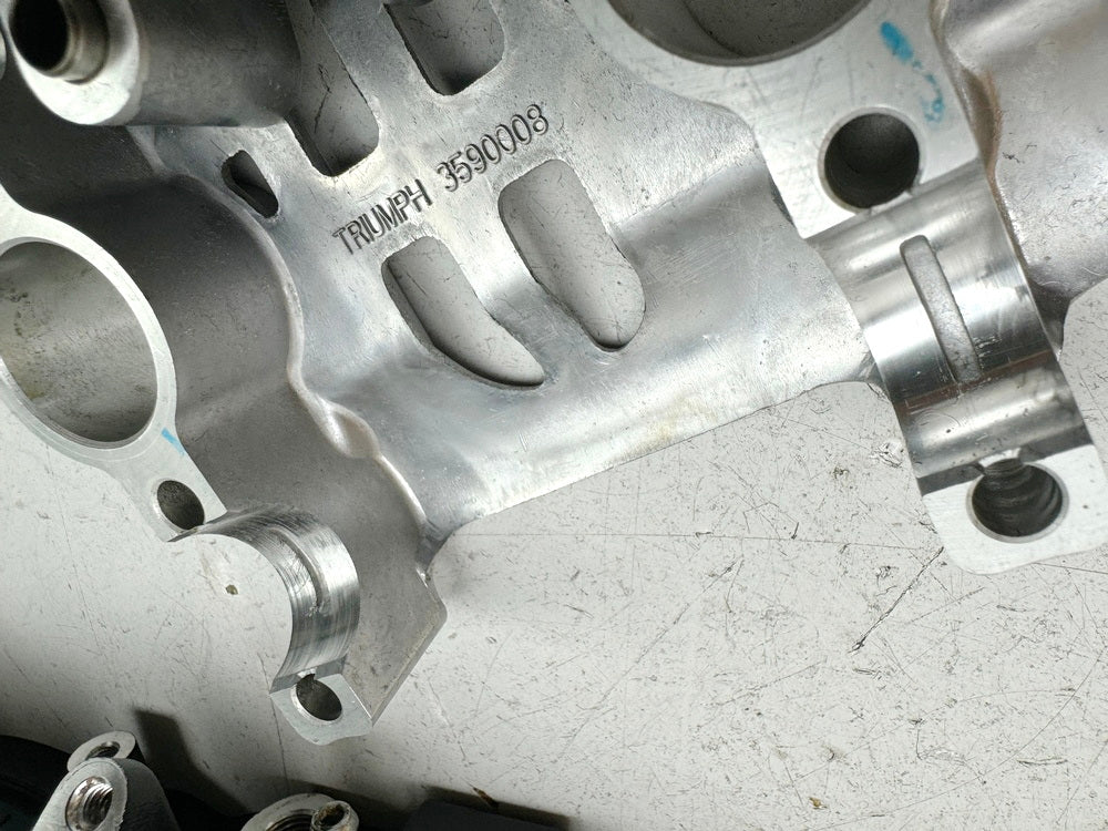 TRIUMPH SPEED TRIPLE 1050 R ABS NN01 Cylinder Head Bearing Block Valves for Engine