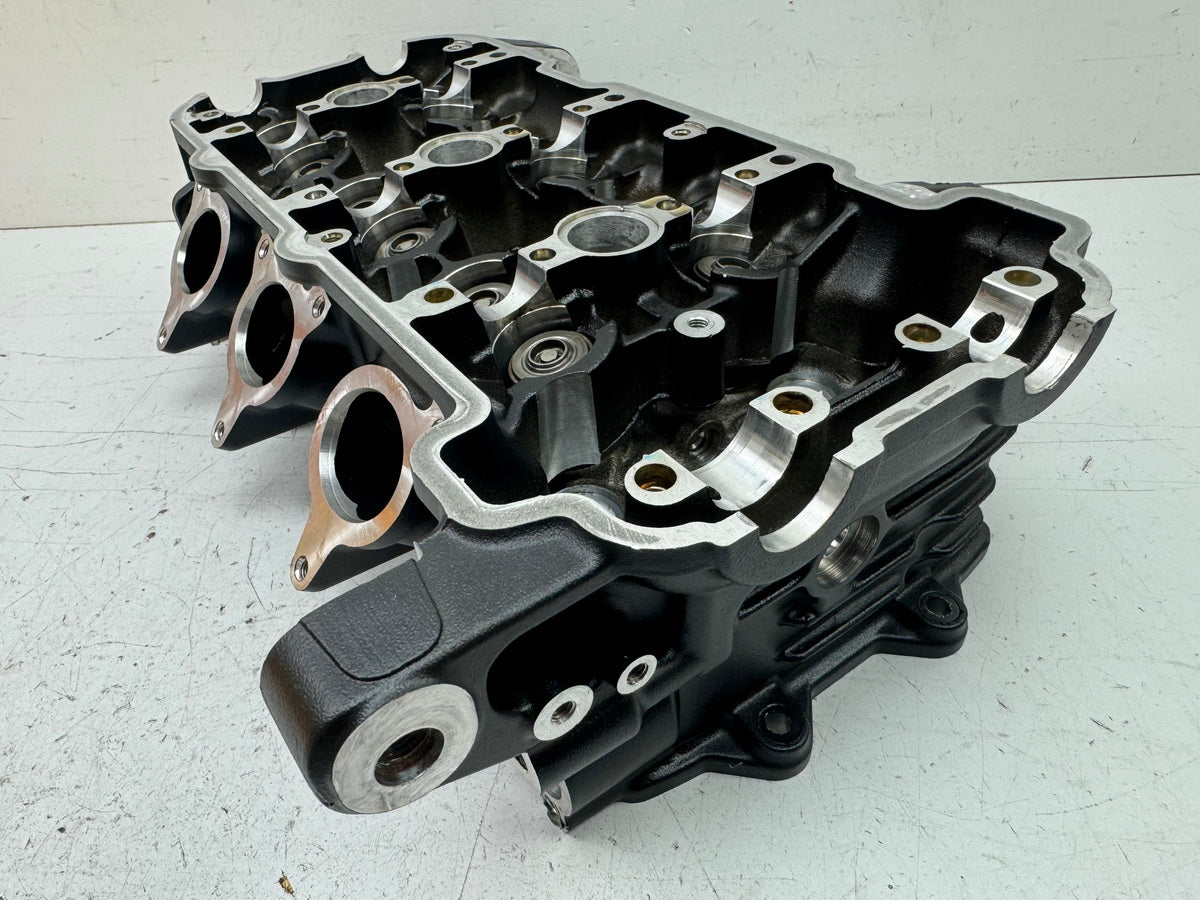 TRIUMPH SPEED TRIPLE 1050 R ABS NN01 Cylinder Head Bearing Block Valves for Engine