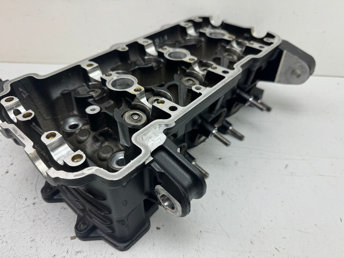 TRIUMPH SPEED TRIPLE 1050 R ABS NN01 Cylinder Head Bearing Block Valves for Engine