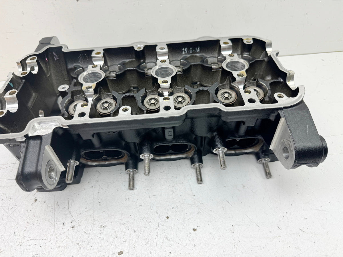 TRIUMPH SPEED TRIPLE 1050 R ABS NN01 Cylinder Head Bearing Block Valves for Engine