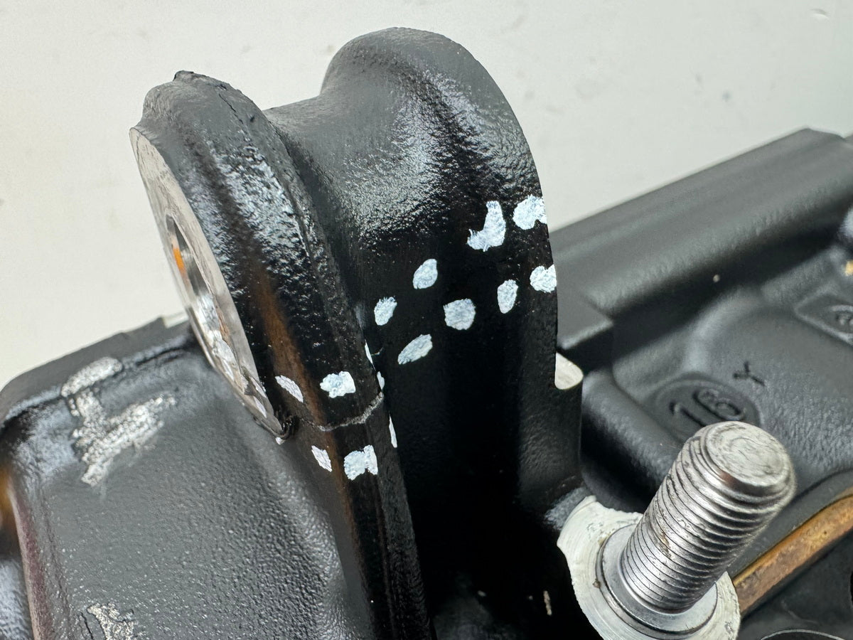 TRIUMPH SPEED TRIPLE 1050 R ABS NN01 Cylinder Head Bearing Block Valves for Engine