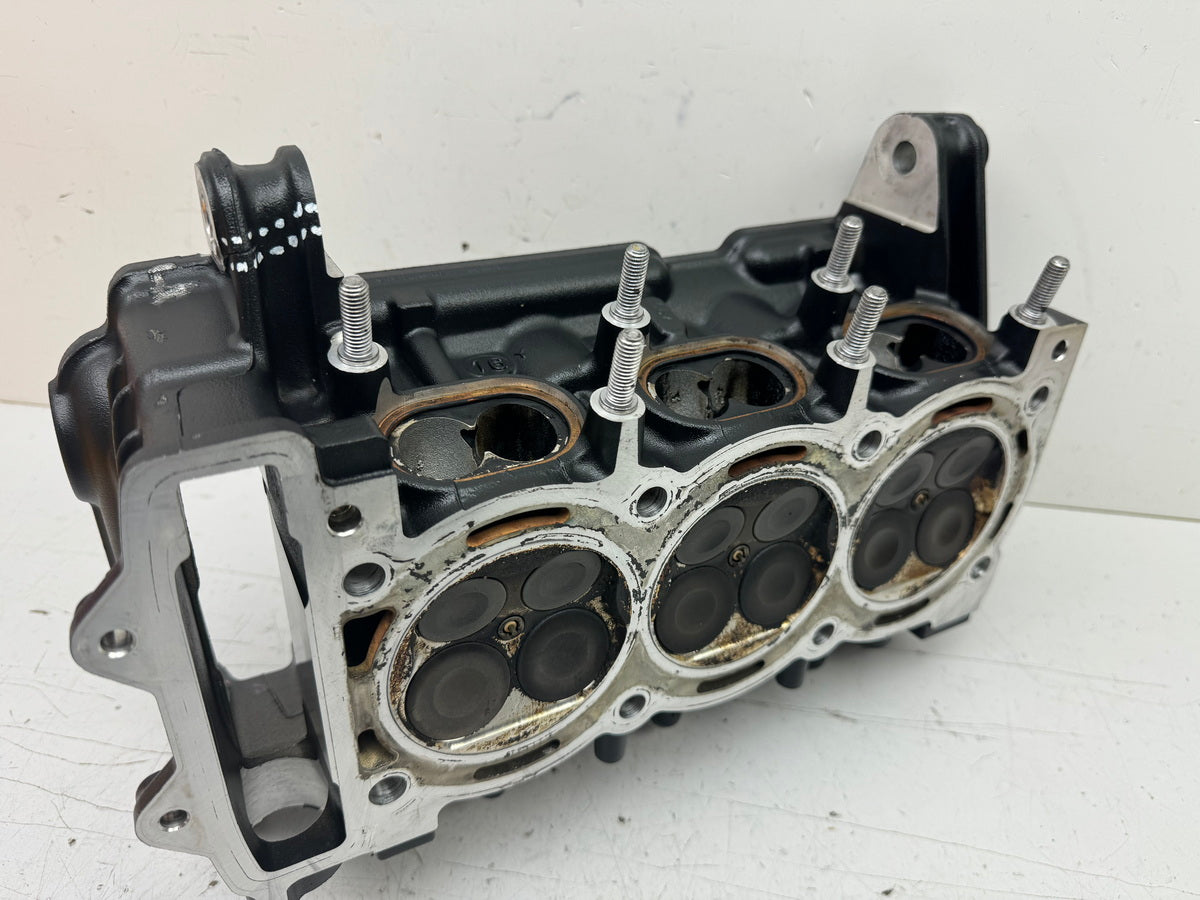 TRIUMPH SPEED TRIPLE 1050 R ABS NN01 Cylinder Head Bearing Block Valves for Engine