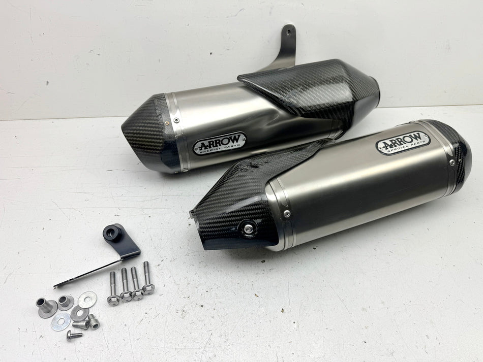 TRIUMPH SPEED TRIPLE 1050 R ABS NN01 Auspuff Arrow Schalldämpfer links rechts