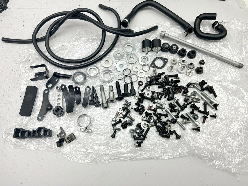 DUCATI Scrambler 800 Classic K100 AA Schrauben Muttern Halter Kleinteile Satz