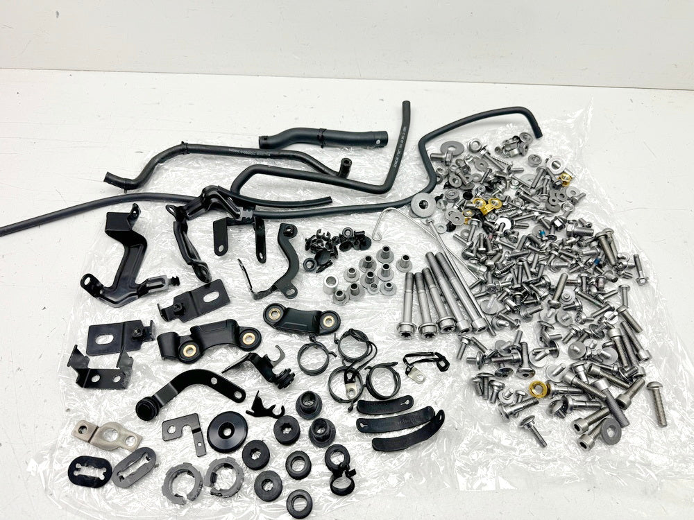 TRIUMPH SPEED TRIPLE 1050 R ABS NN01 Screws Nuts Small Parts for Frame