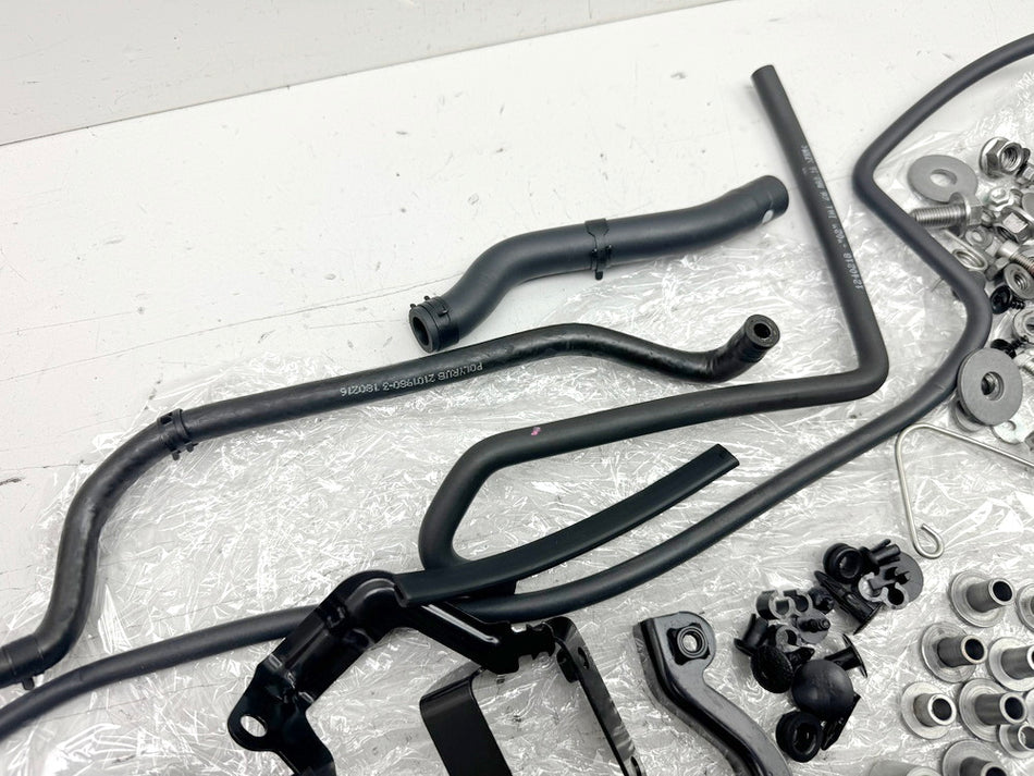 TRIUMPH SPEED TRIPLE 1050 R ABS NN01 Schrauben Muttern Kleinteile für Rahmen