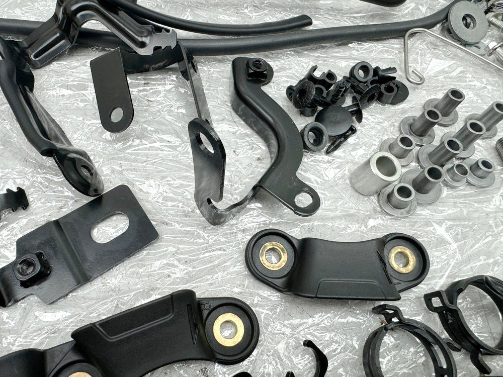 TRIUMPH SPEED TRIPLE 1050 R ABS NN01 Screws Nuts Small Parts for Frame
