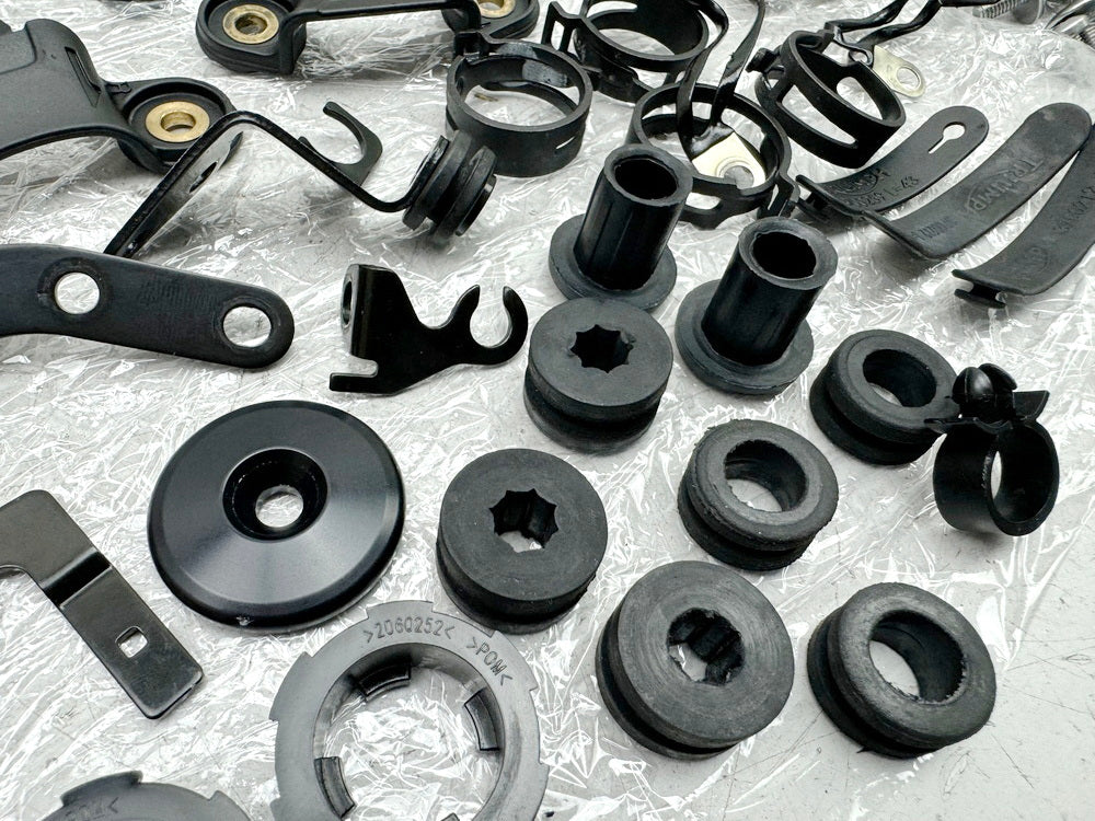 TRIUMPH SPEED TRIPLE 1050 R ABS NN01 Screws Nuts Small Parts for Frame