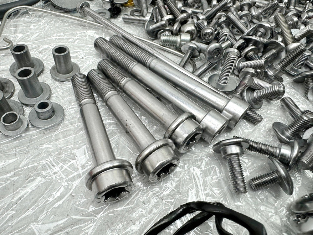 TRIUMPH SPEED TRIPLE 1050 R ABS NN01 Screws Nuts Small Parts for Frame