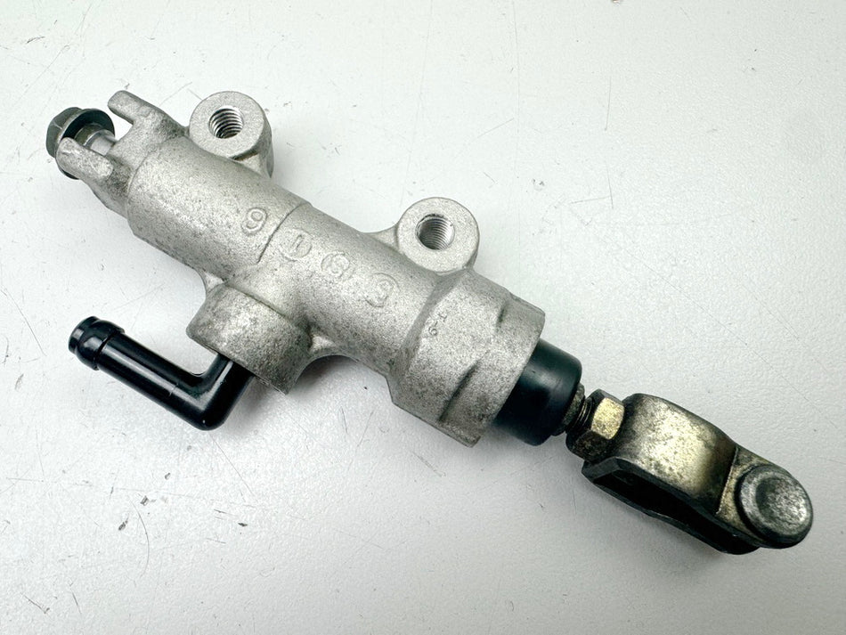 KAWASAKI ZX-10R ZXT00D Bremszylinder hinten Bremspumpe Fußbremszylinder 06-07