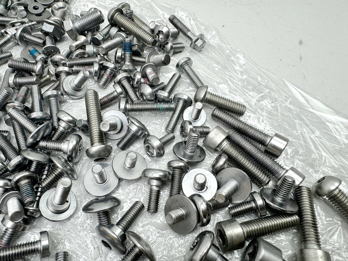 TRIUMPH SPEED TRIPLE 1050 R ABS NN01 Screws Nuts Small Parts for Frame
