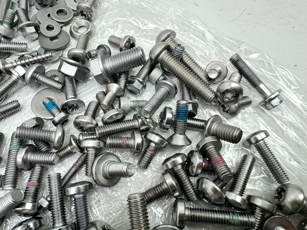 TRIUMPH SPEED TRIPLE 1050 R ABS NN01 Screws Nuts Small Parts for Frame