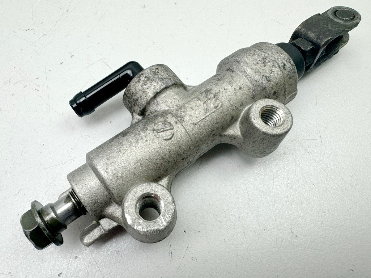 KAWASAKI ZX-10R ZXT00D Bremszylinder hinten Bremspumpe Fußbremszylinder 06-07