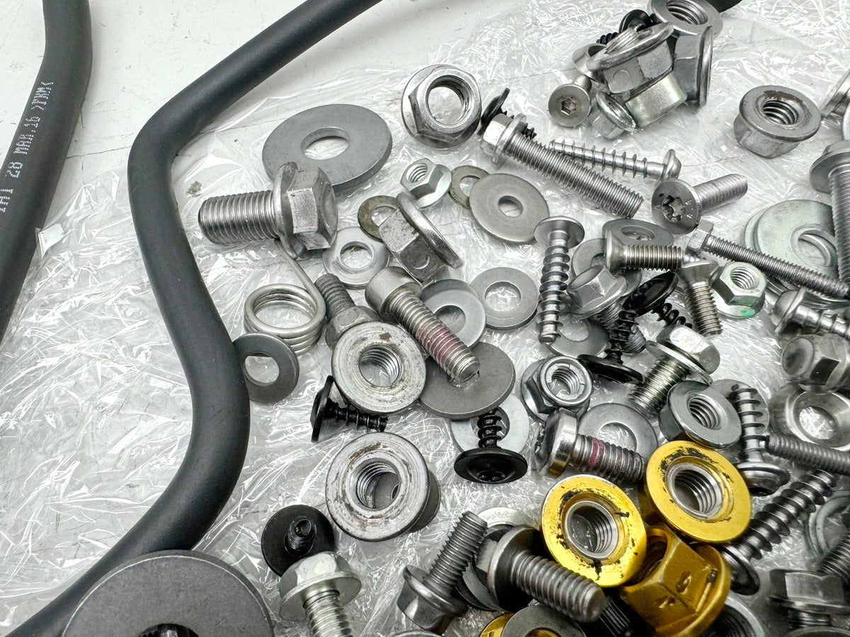 TRIUMPH SPEED TRIPLE 1050 R ABS NN01 Screws Nuts Small Parts for Frame