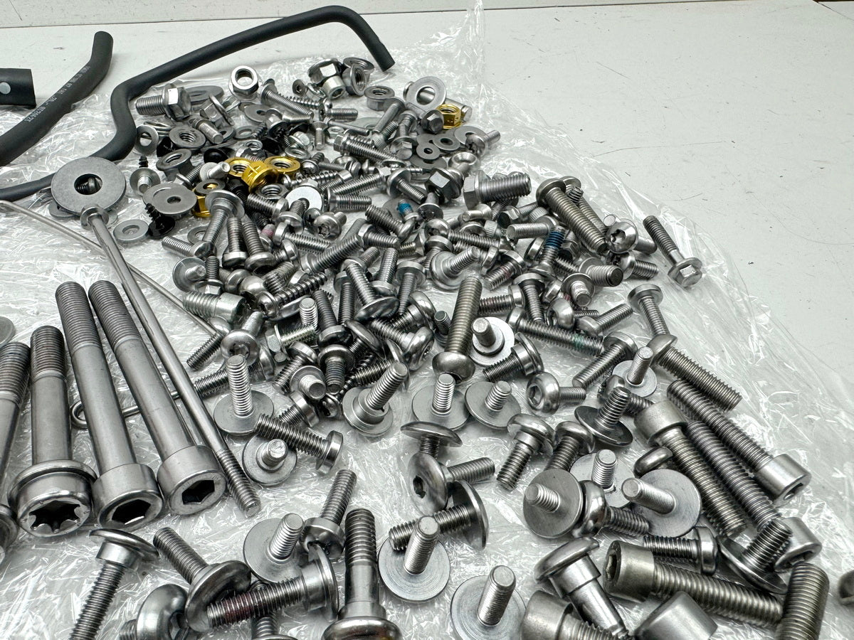 TRIUMPH SPEED TRIPLE 1050 R ABS NN01 Screws Nuts Small Parts for Frame