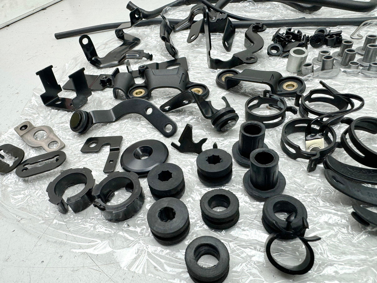 TRIUMPH SPEED TRIPLE 1050 R ABS NN01 Screws Nuts Small Parts for Frame