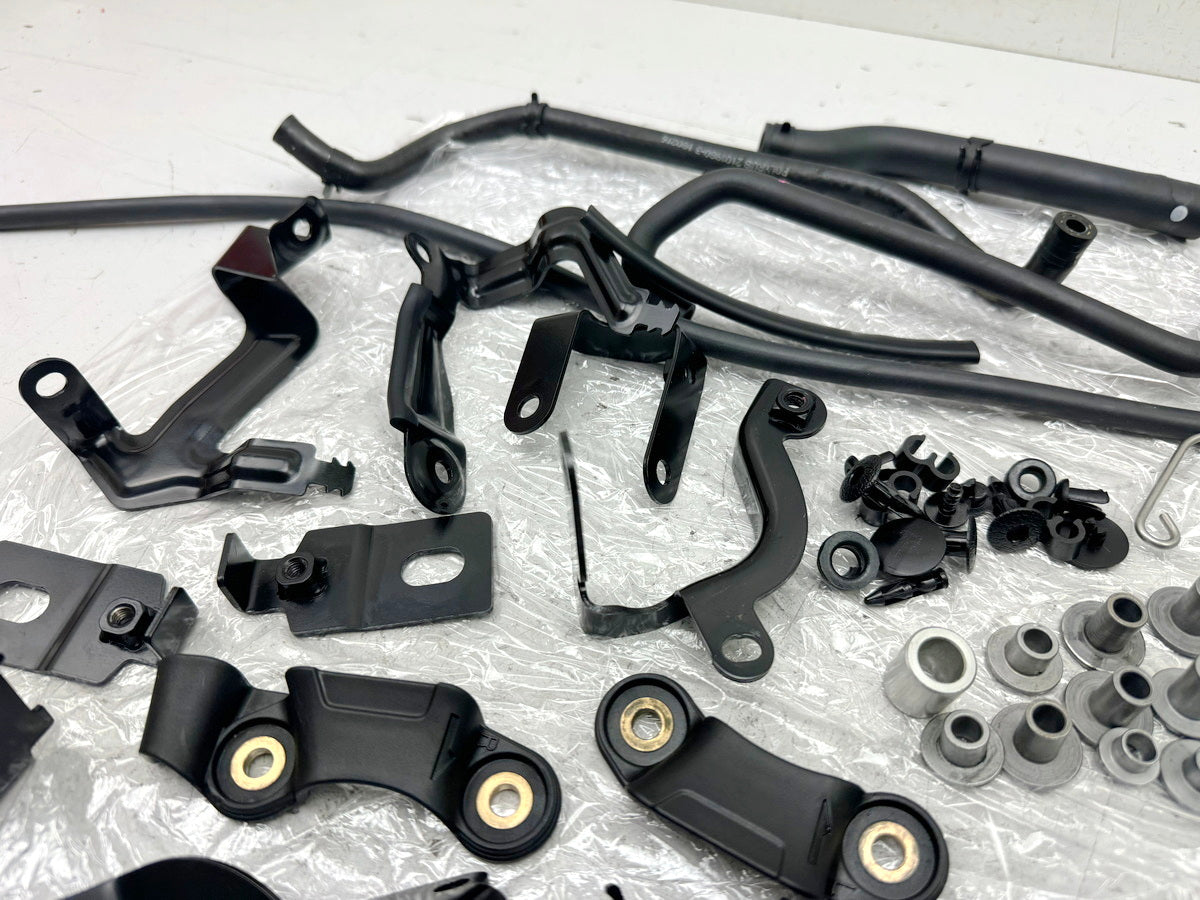 TRIUMPH SPEED TRIPLE 1050 R ABS NN01 Screws Nuts Small Parts for Frame