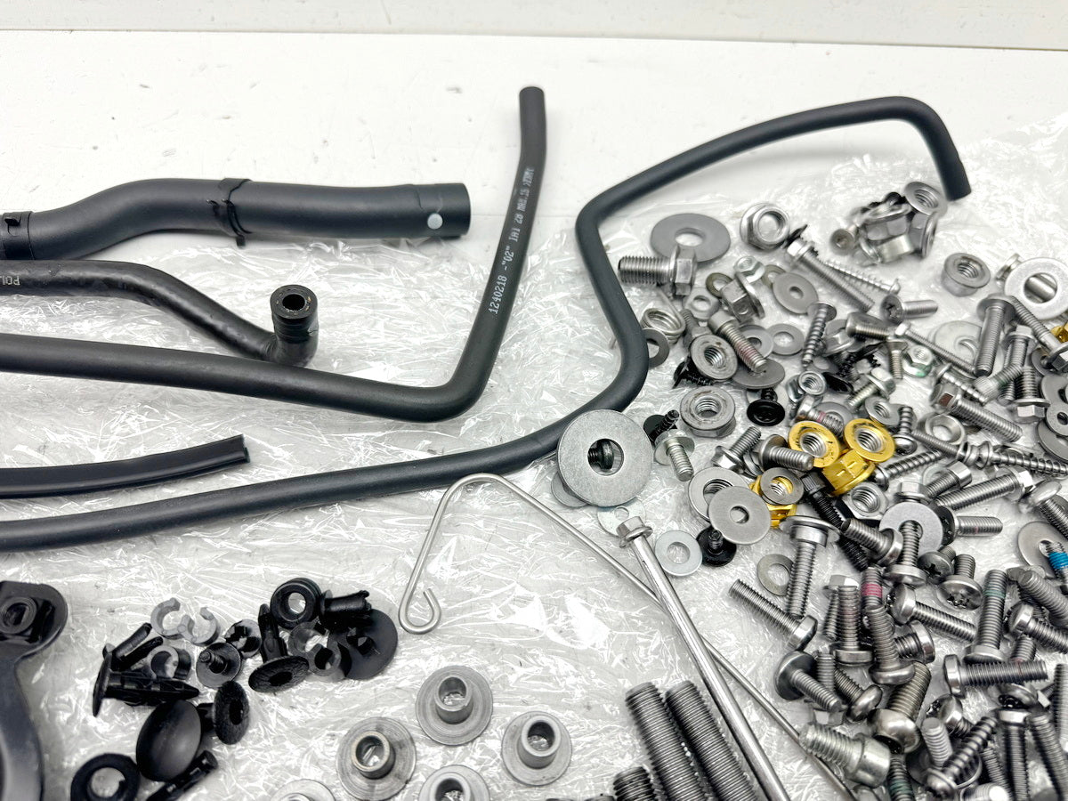 TRIUMPH SPEED TRIPLE 1050 R ABS NN01 Screws Nuts Small Parts for Frame