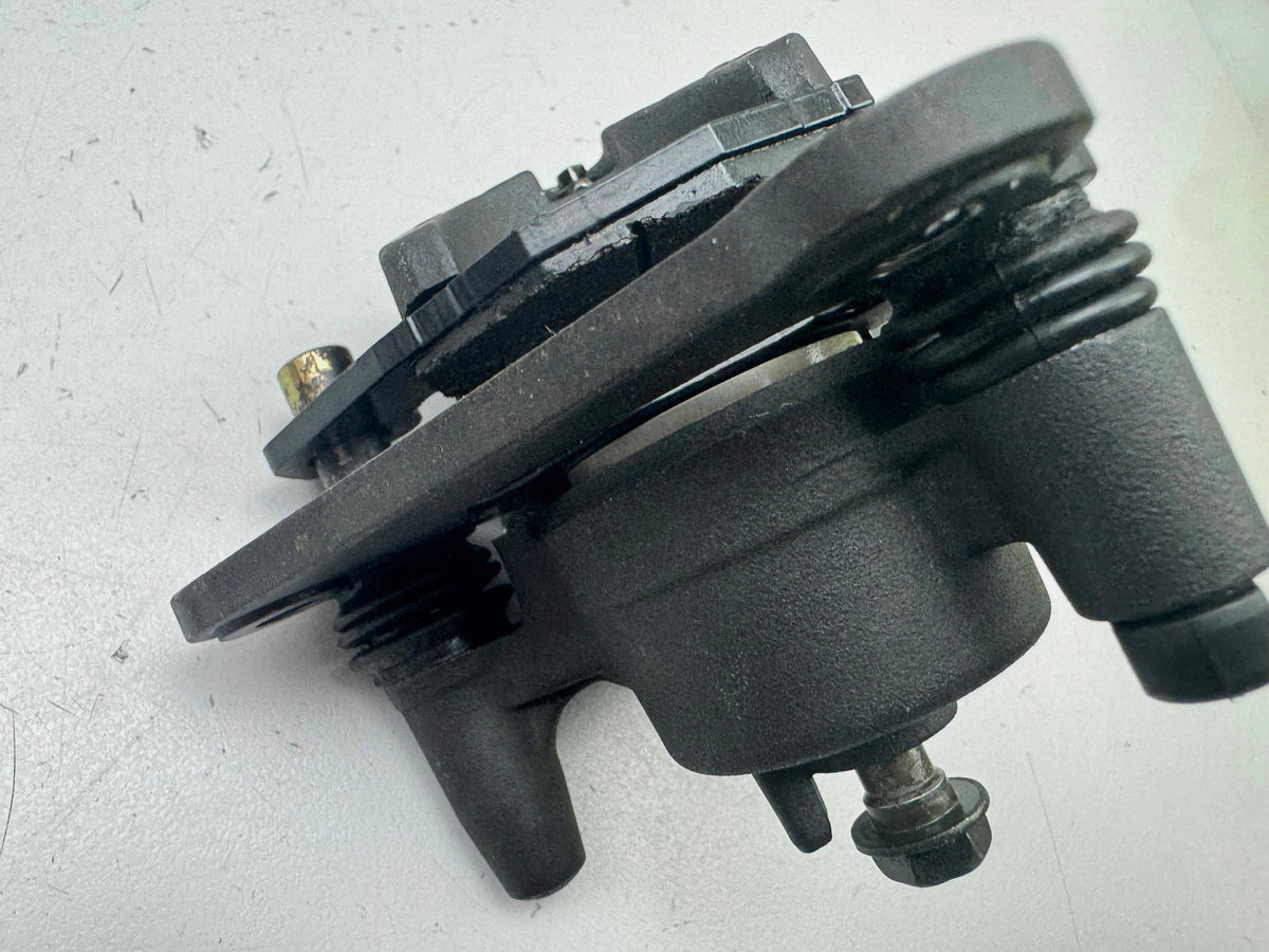 KAWASAKI ZX-10R ZXT00D Bremssattel hinten Tokico Bremskolben Bremszange 06-07