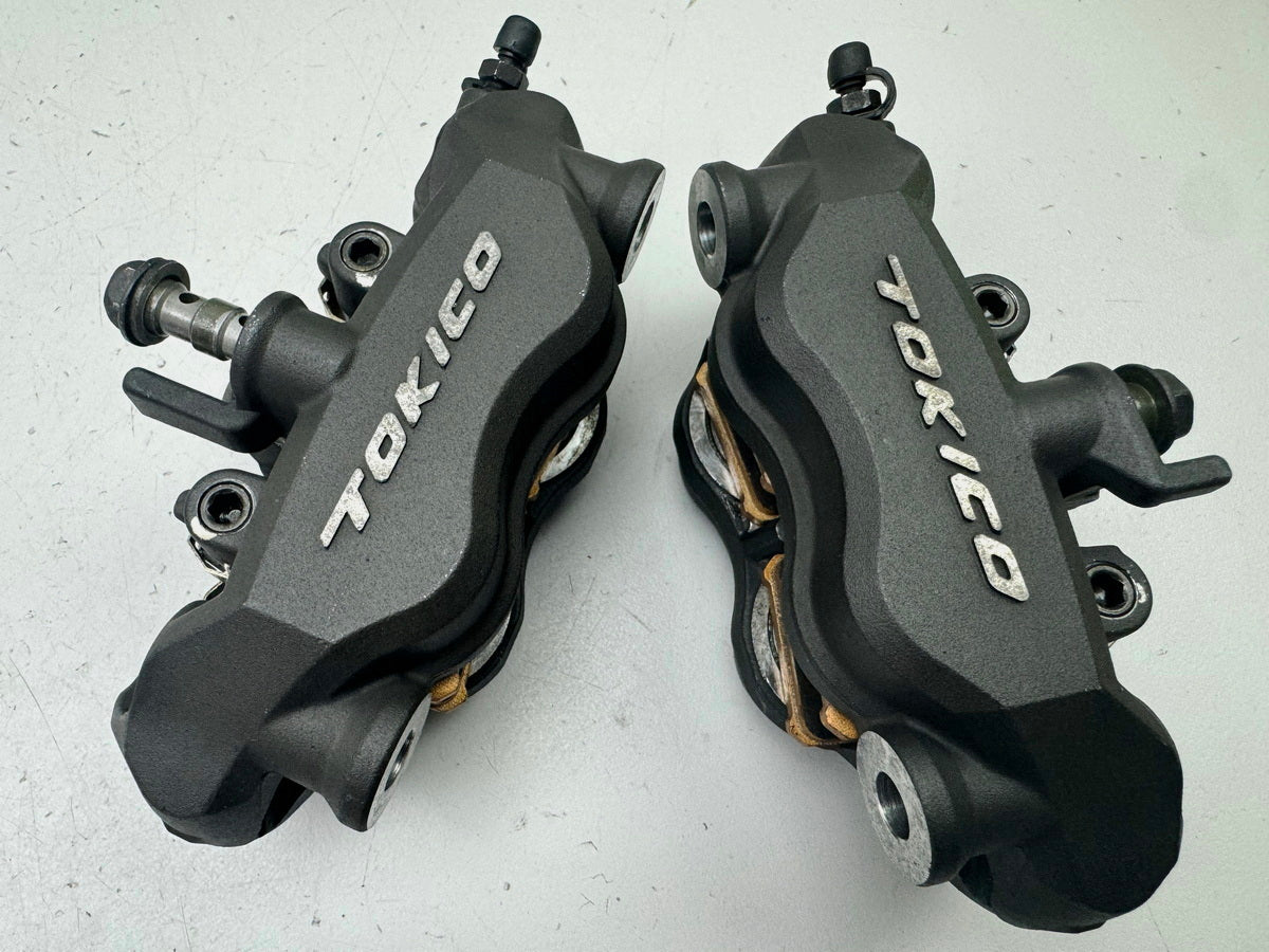 KAWASAKI ZX-10R ZXT00D Bremssattel vorn Tokico links rechts Bremszange 06-07