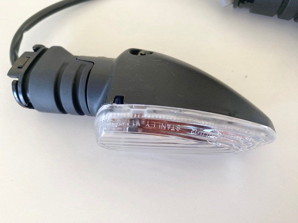 YAMAHA MT125 original Blinker Turn Signal - Paar vorn links + rechts - NEU
