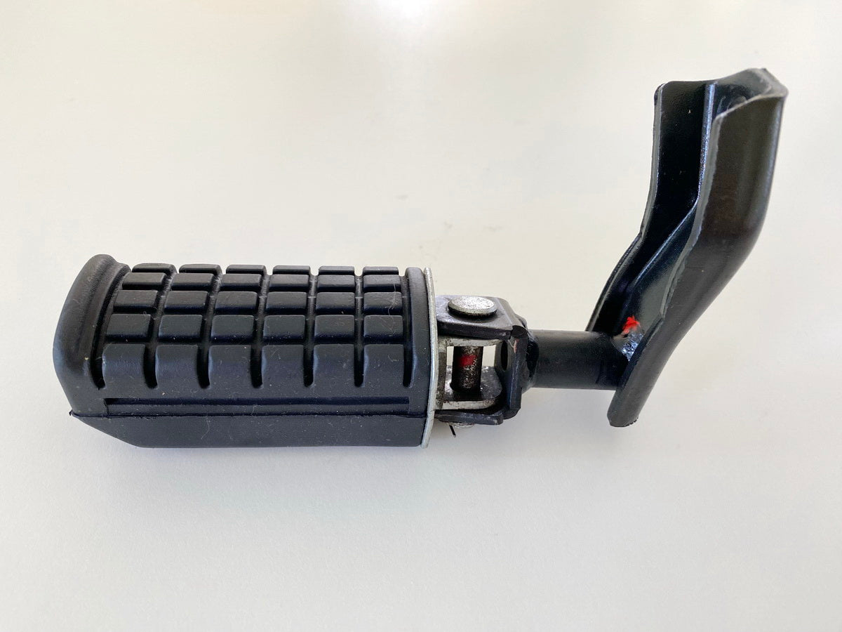 Daelim Otello SG 125 F Reposapiés izquierdo trasero Soporte de reposapiés