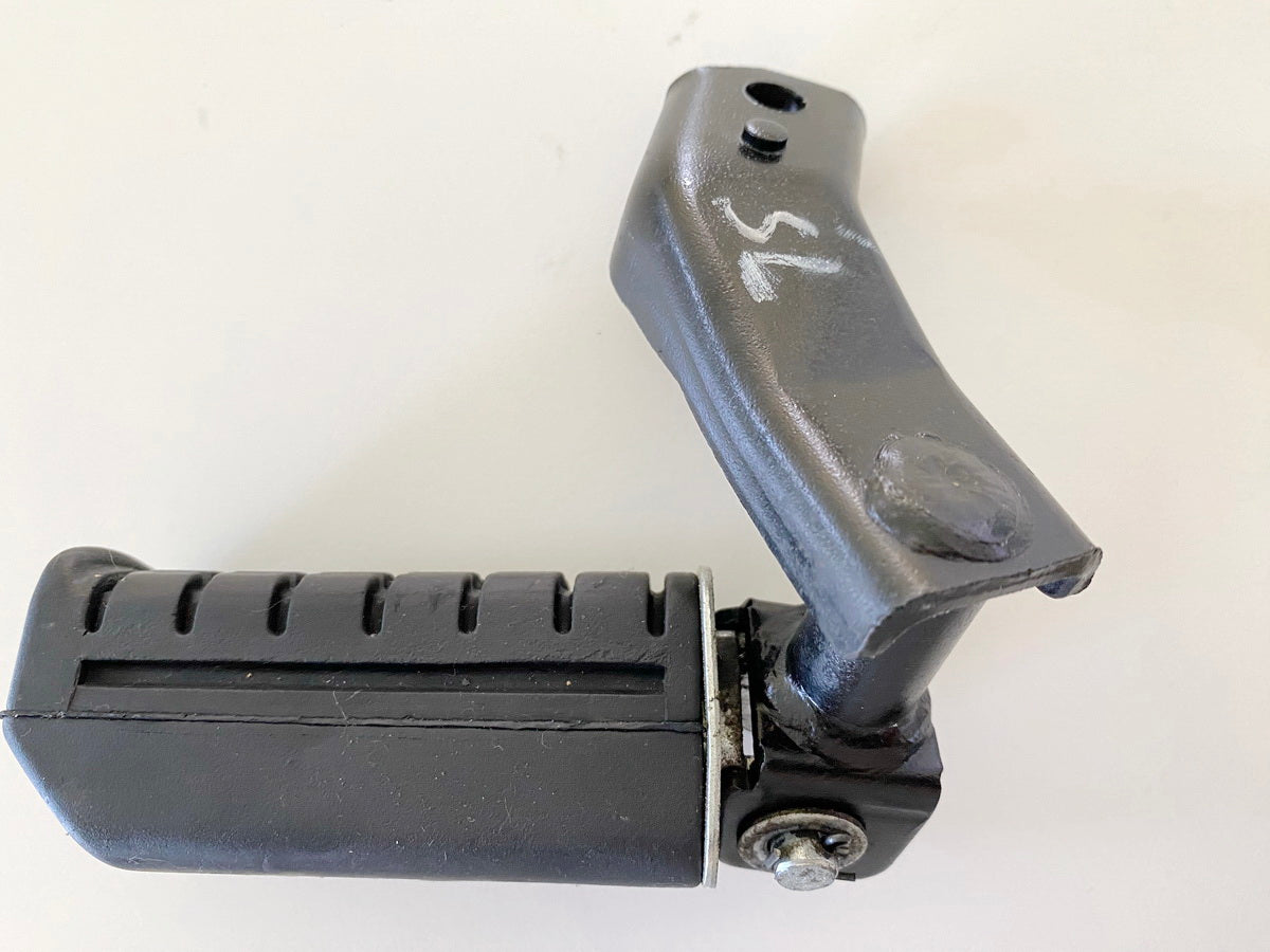 Daelim Otello SG 125 F Reposapiés izquierdo trasero Soporte de reposapiés