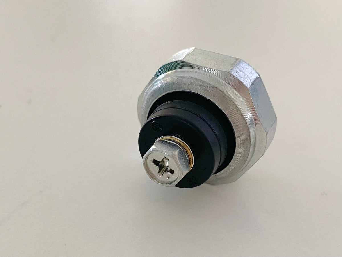 YAMAHA MTN 1000 MT10 RN78 Oil Pressure Switch original (for engine)